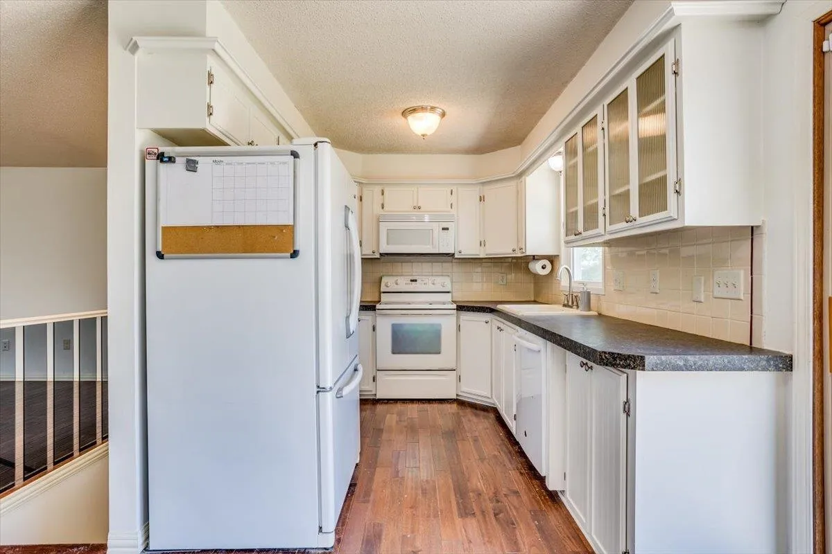 Valley Center, Kansas 67147, United States, 3 Bedrooms Bedrooms, ,2 BathroomsBathrooms,Residential,Pending,43399