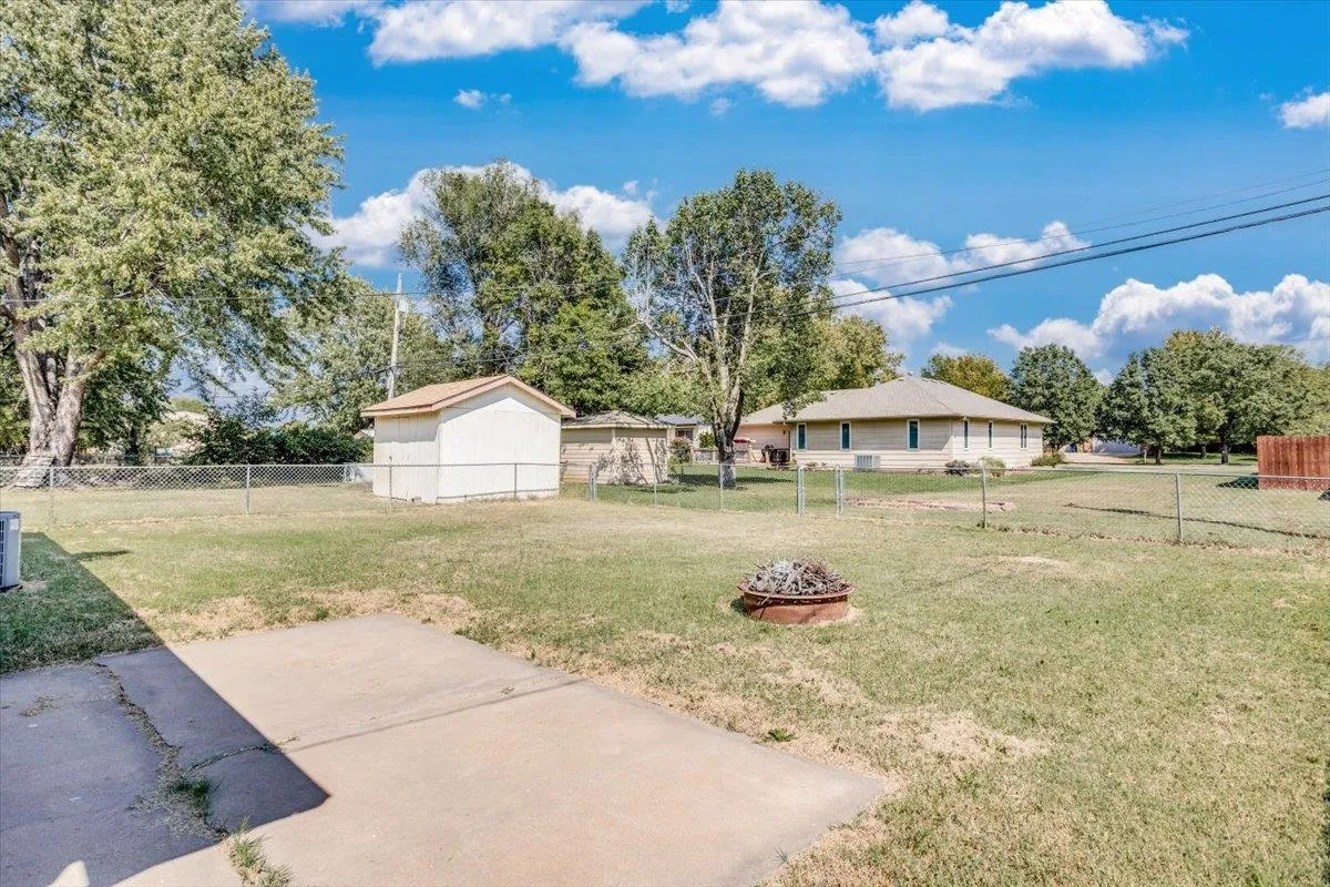 Valley Center, Kansas 67147, United States, 3 Bedrooms Bedrooms, ,2 BathroomsBathrooms,Residential,Pending,43399