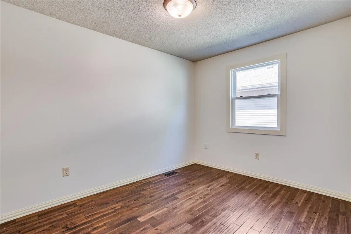 Valley Center, Kansas 67147, United States, 3 Bedrooms Bedrooms, ,2 BathroomsBathrooms,Residential,Pending,43399