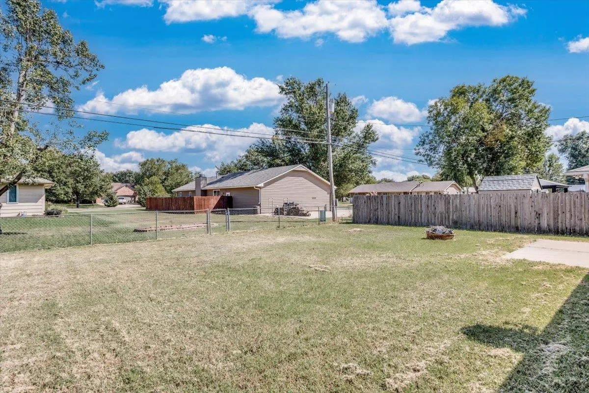 Valley Center, Kansas 67147, United States, 3 Bedrooms Bedrooms, ,2 BathroomsBathrooms,Residential,Pending,43399