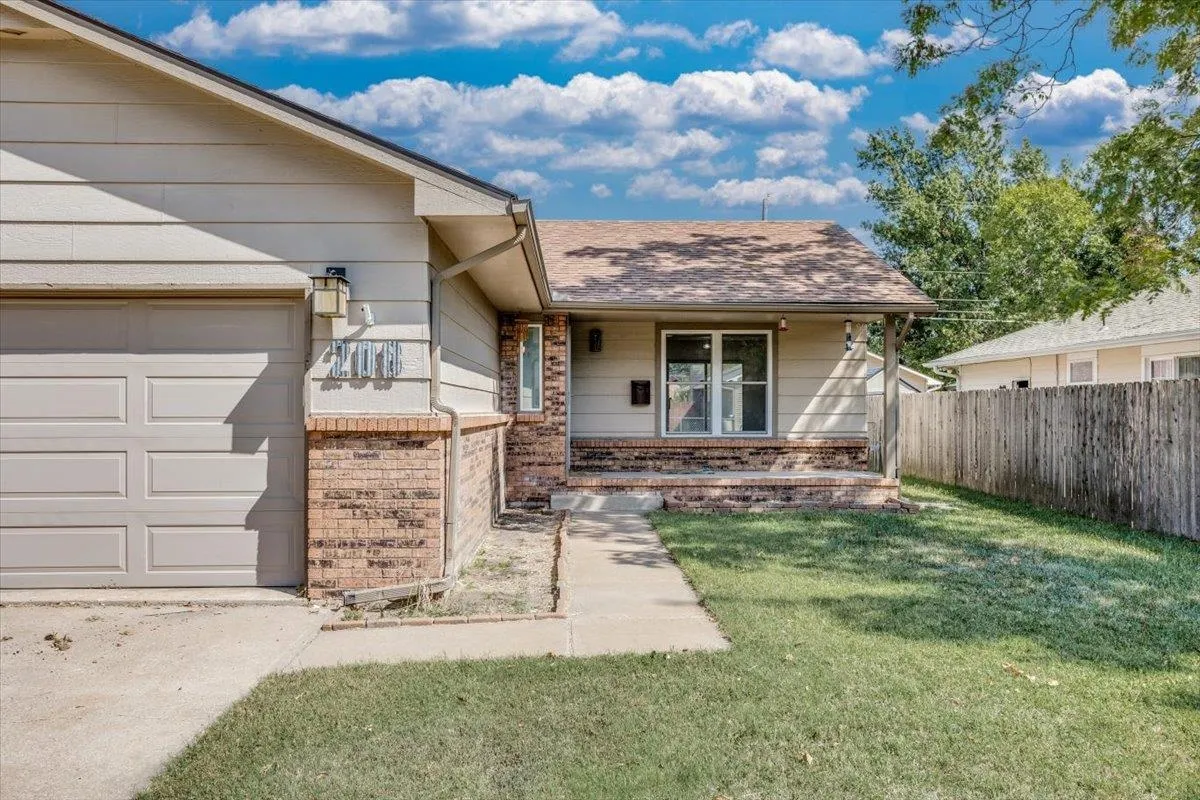 Valley Center, Kansas 67147, United States, 3 Bedrooms Bedrooms, ,2 BathroomsBathrooms,Residential,Pending,43399