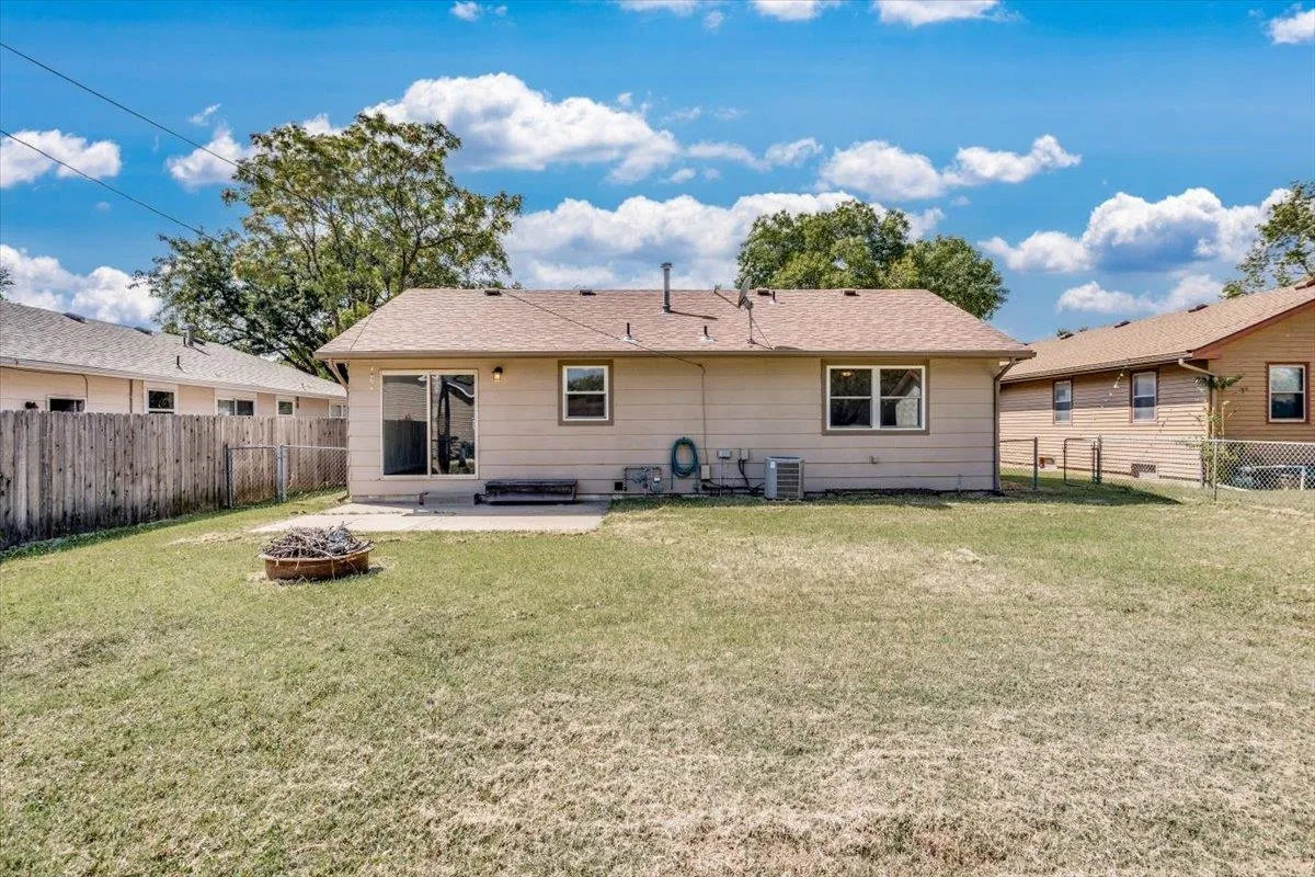 Valley Center, Kansas 67147, United States, 3 Bedrooms Bedrooms, ,2 BathroomsBathrooms,Residential,Pending,43399