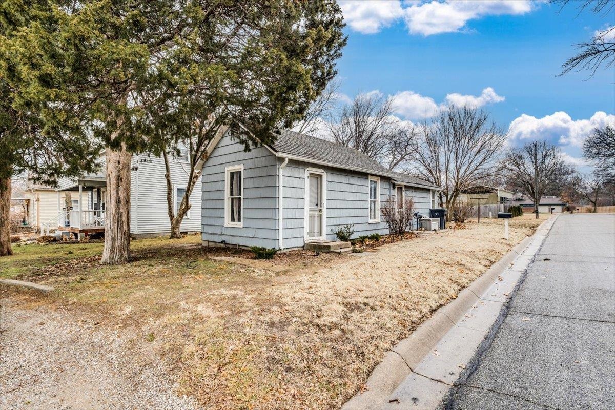 629 W 10th St, Newton, Kansas image 36