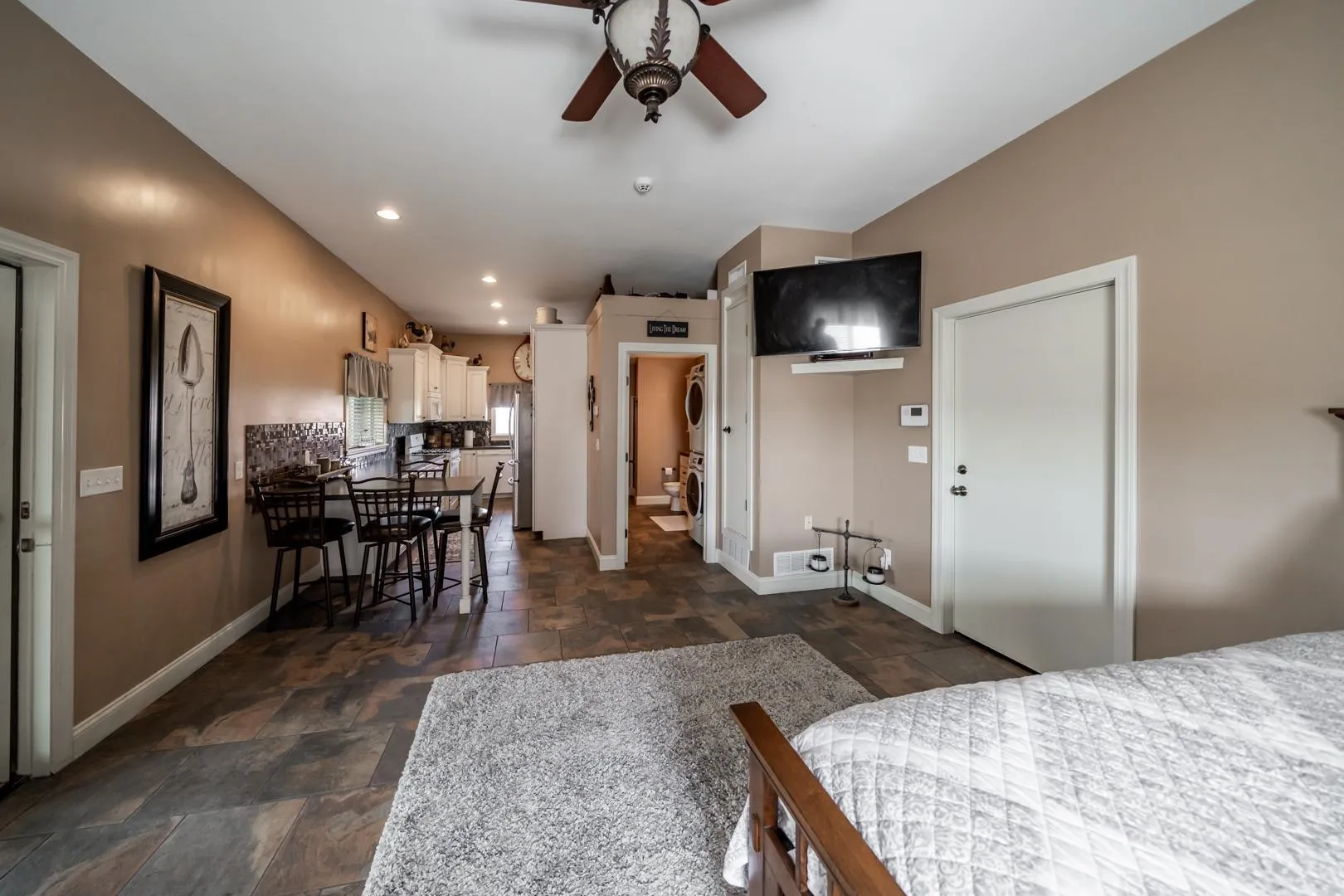 Milton, Kansas 67106, United States, 6 Bedrooms Bedrooms, ,7 BathroomsBathrooms,Residential,Active,133799