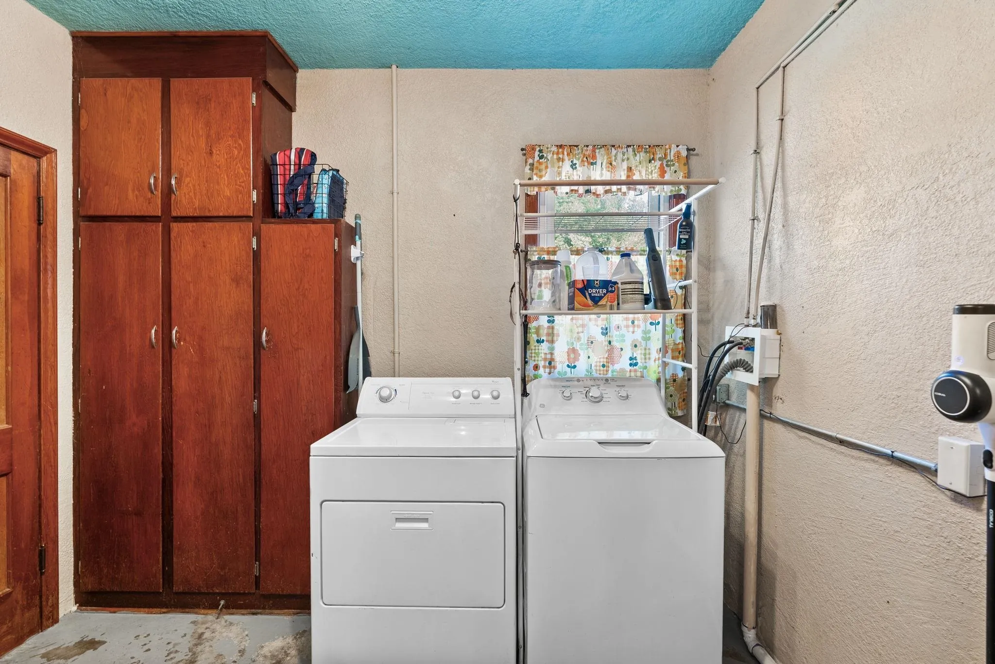 Clearwater, Kansas 67026, United States, 2 Bedrooms Bedrooms, ,1 BathroomBathrooms,Residential,Active,226031