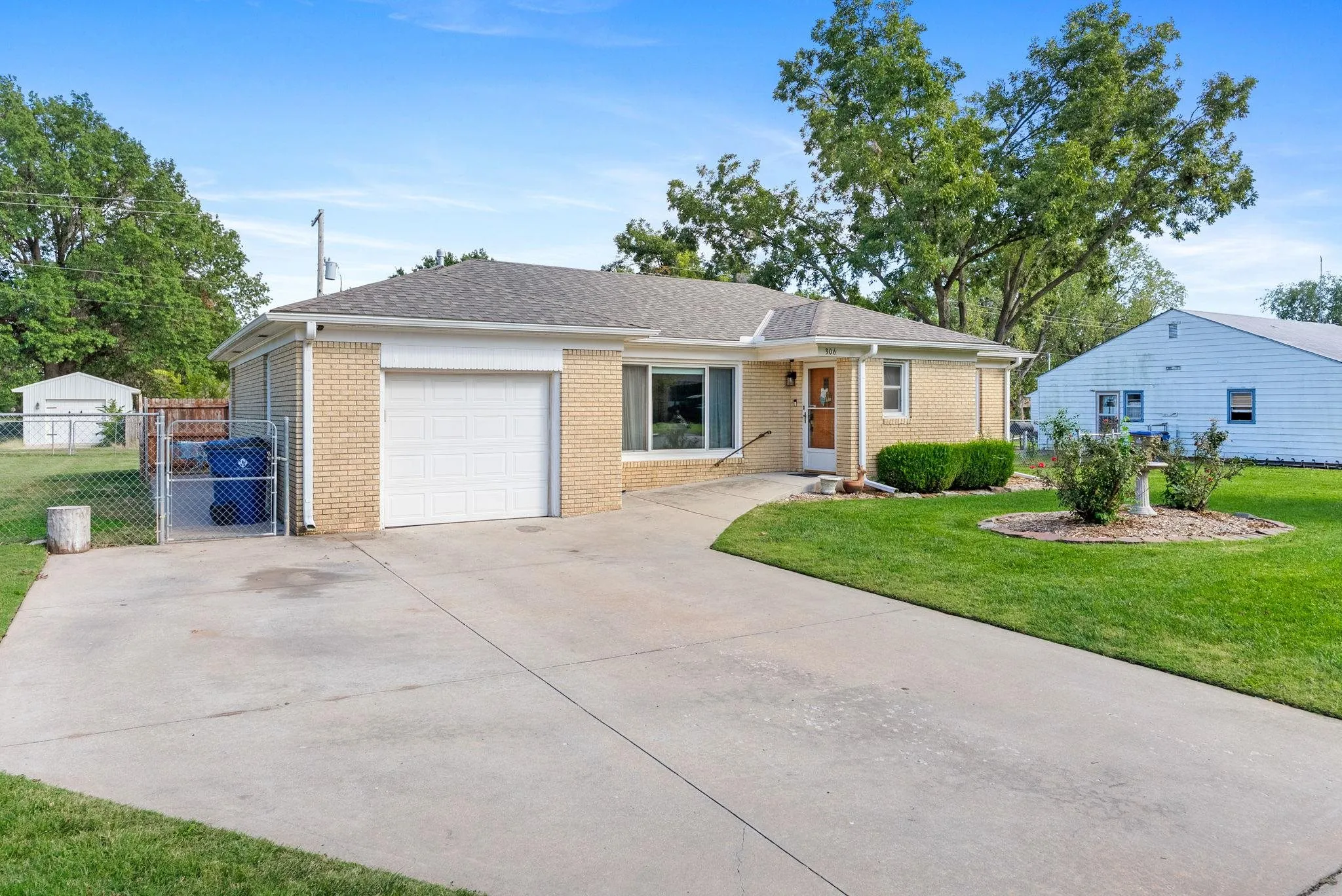 Clearwater, Kansas 67026, United States, 2 Bedrooms Bedrooms, ,1 BathroomBathrooms,Residential,Active,226031