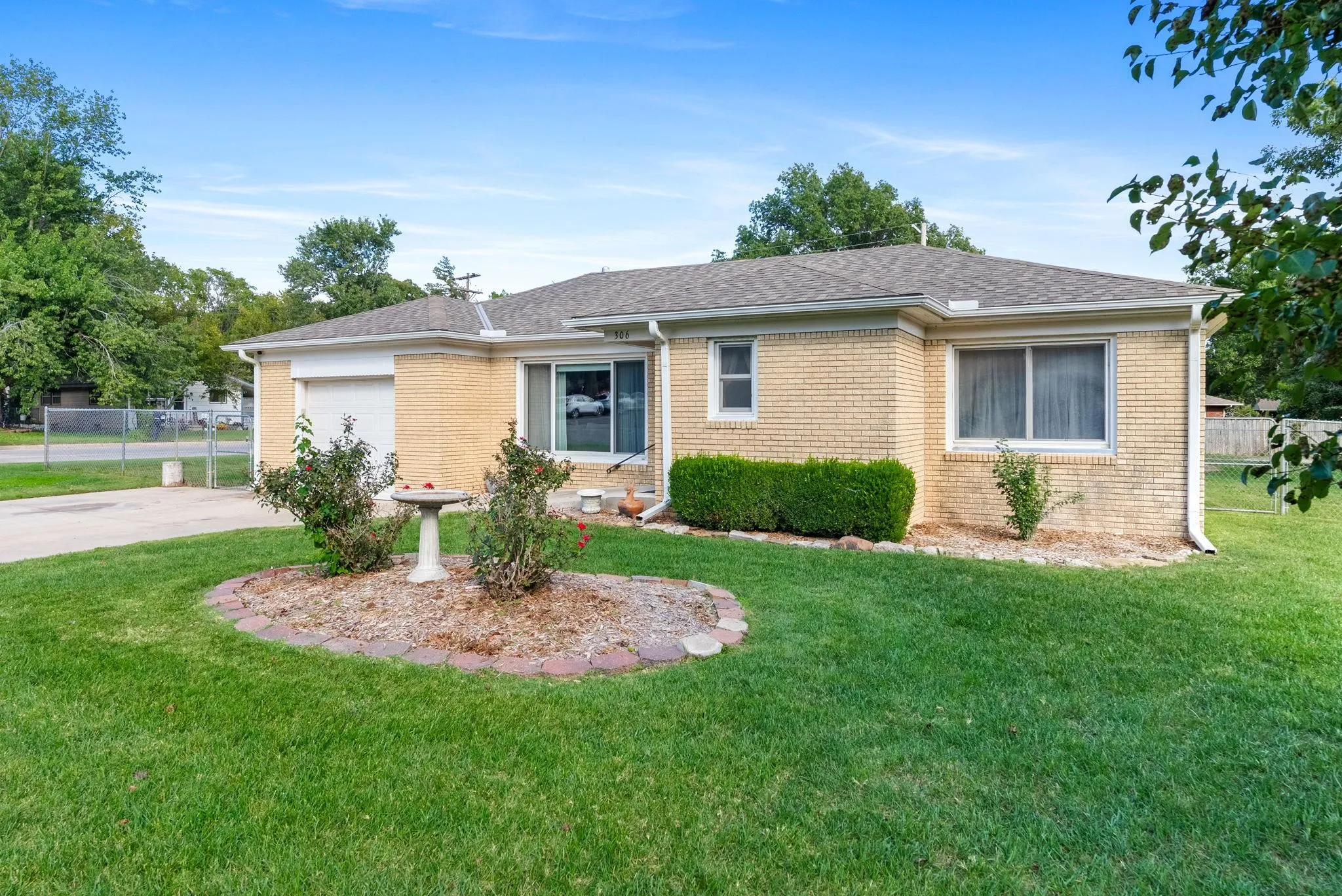 Clearwater, Kansas 67026, United States, 2 Bedrooms Bedrooms, ,1 BathroomBathrooms,Residential,Active,226031