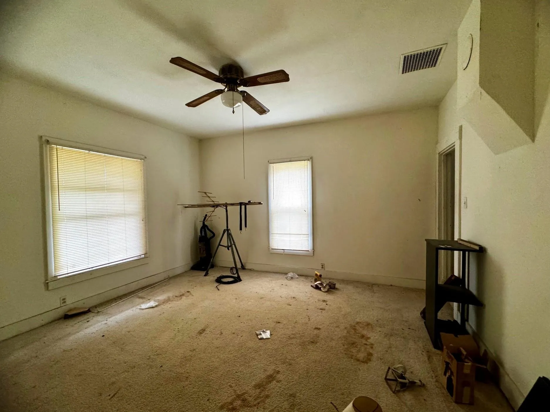 Milan, Kansas 67105, United States, 4 Bedrooms Bedrooms, ,1 BathroomBathrooms,Residential,Active,234250