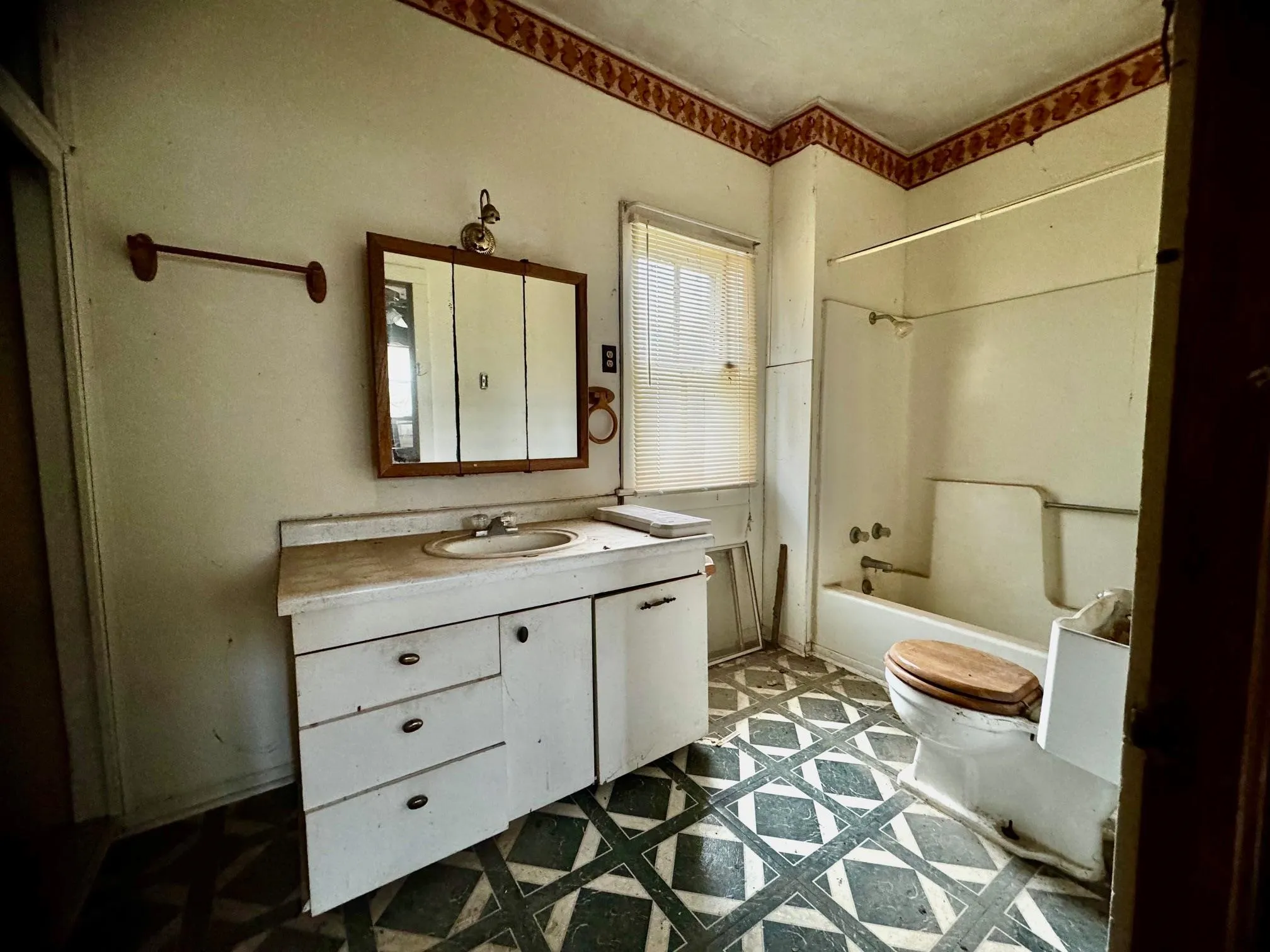 Milan, Kansas 67105, United States, 4 Bedrooms Bedrooms, ,1 BathroomBathrooms,Residential,Active,234250