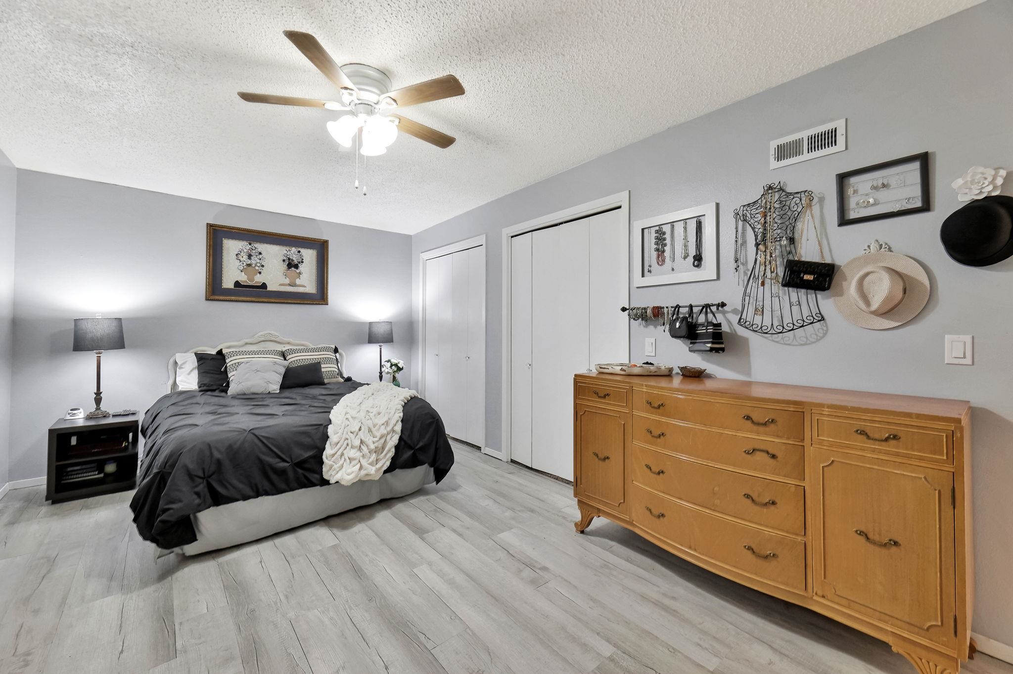 Wichita, Kansas 67215, United States, 2 Bedrooms Bedrooms, ,2 BathroomsBathrooms,Residential,Pending,67877