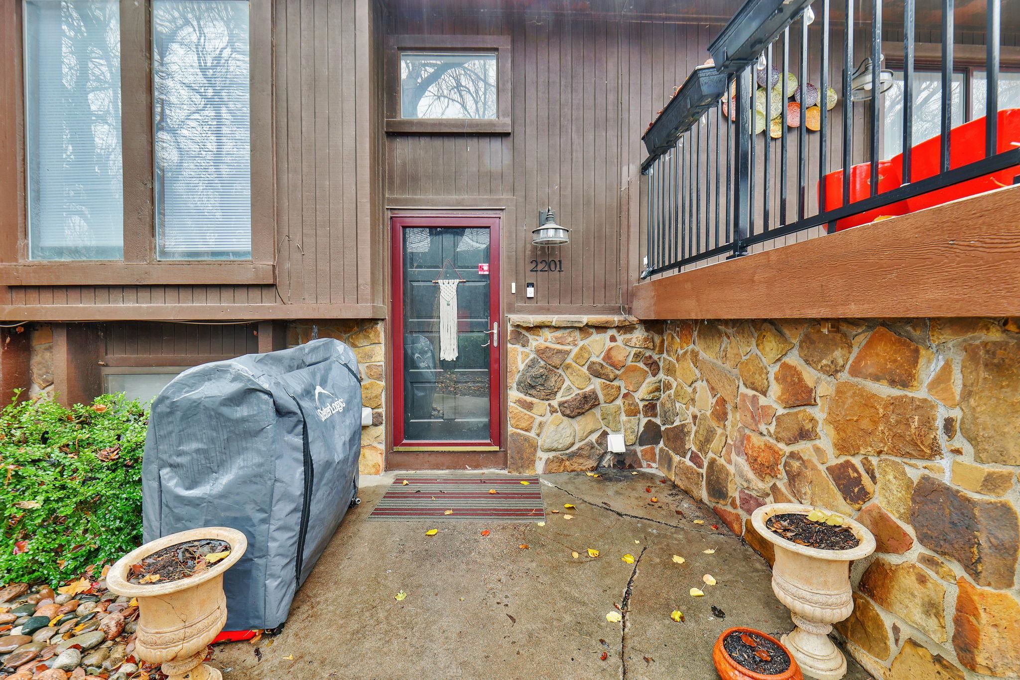 Wichita, Kansas 67215, United States, 2 Bedrooms Bedrooms, ,2 BathroomsBathrooms,Residential,Pending,67877