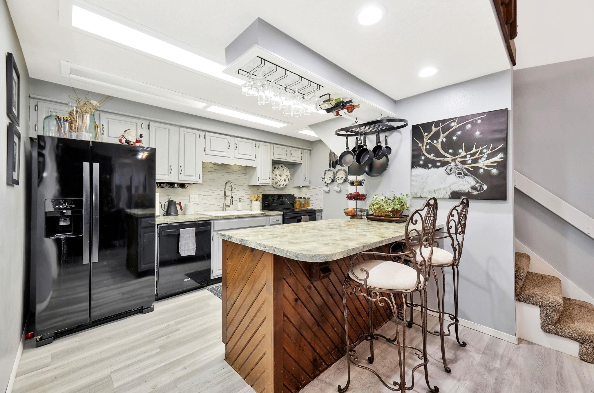 Wichita, Kansas 67215, United States, 2 Bedrooms Bedrooms, ,2 BathroomsBathrooms,Residential,Pending,67877