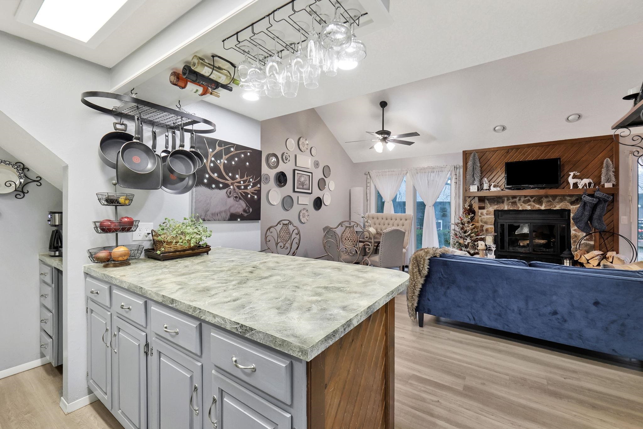 Wichita, Kansas 67215, United States, 2 Bedrooms Bedrooms, ,2 BathroomsBathrooms,Residential,Pending,67877