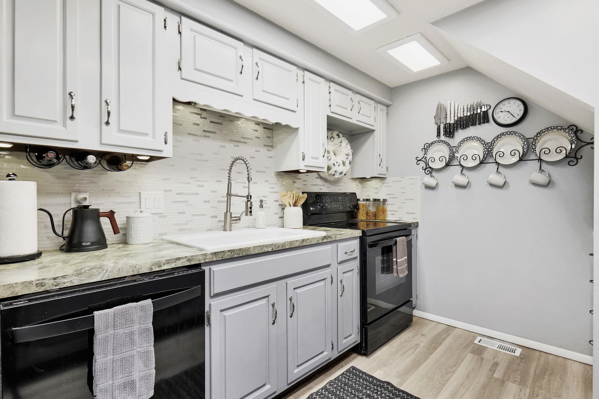 Wichita, Kansas 67215, United States, 2 Bedrooms Bedrooms, ,2 BathroomsBathrooms,Residential,Pending,67877