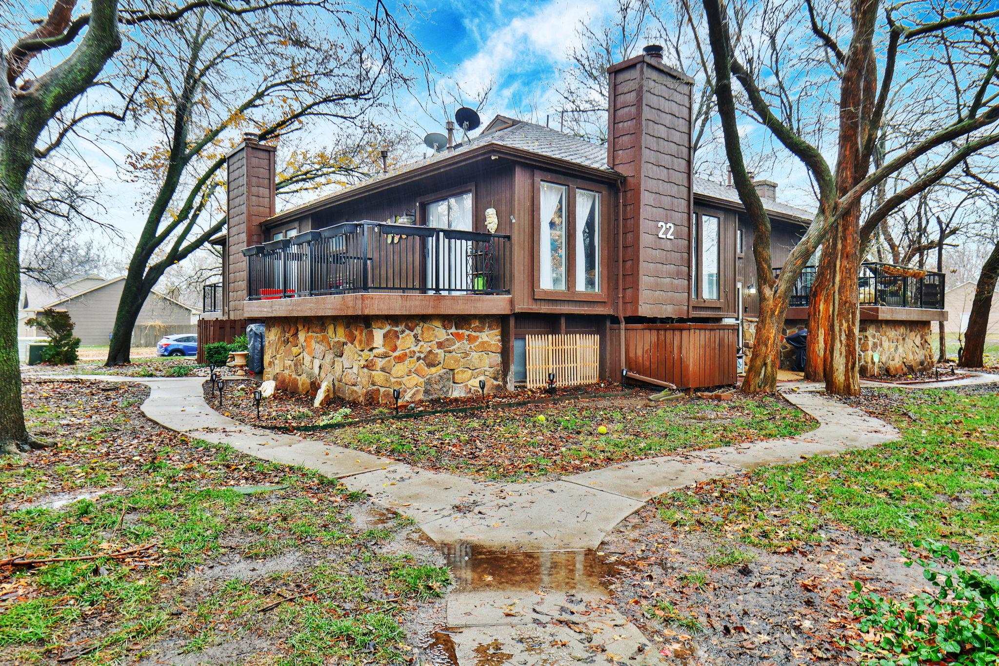 Wichita, Kansas 67215, United States, 2 Bedrooms Bedrooms, ,2 BathroomsBathrooms,Residential,Pending,67877