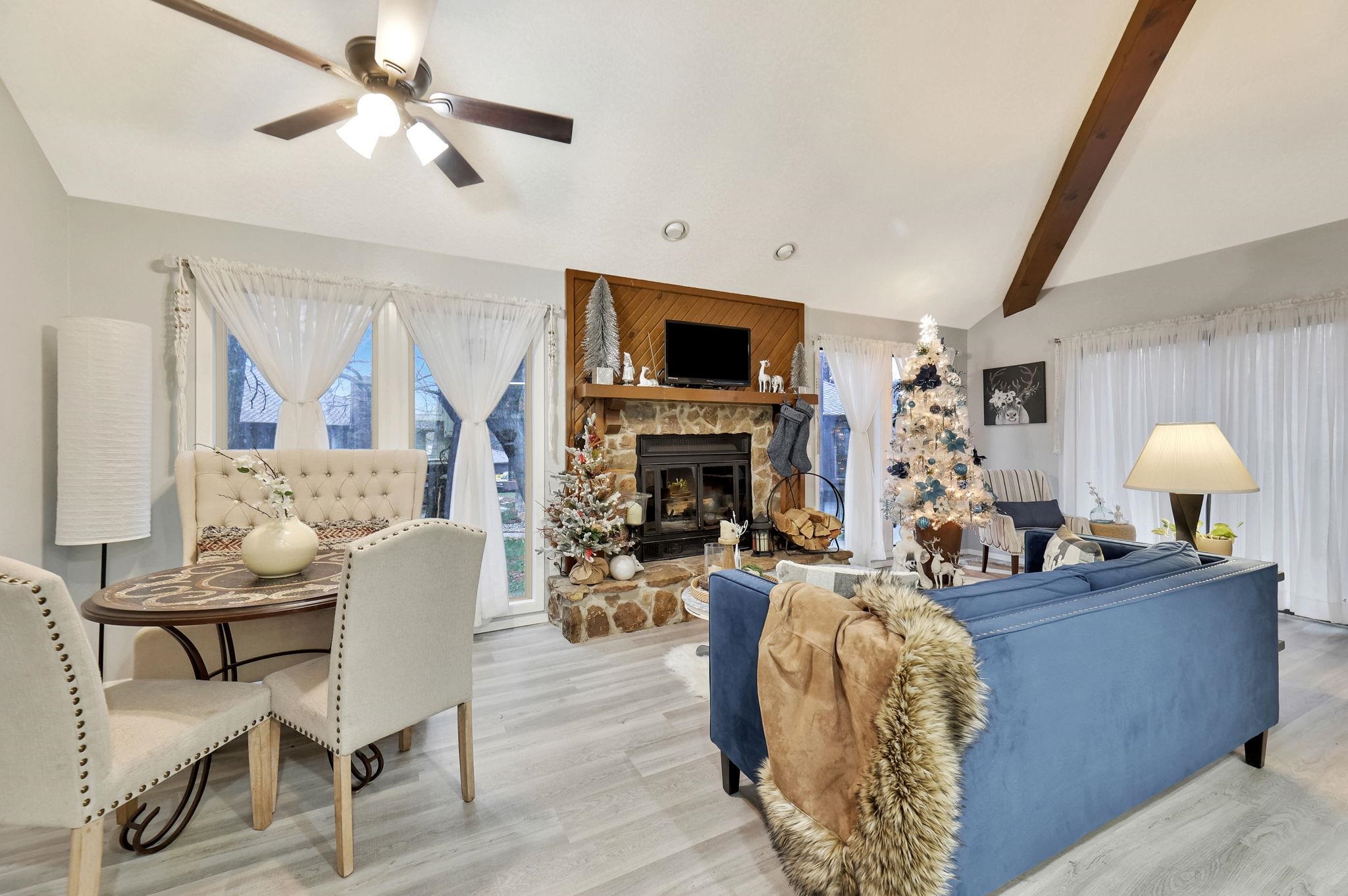 Wichita, Kansas 67215, United States, 2 Bedrooms Bedrooms, ,2 BathroomsBathrooms,Residential,Pending,67877