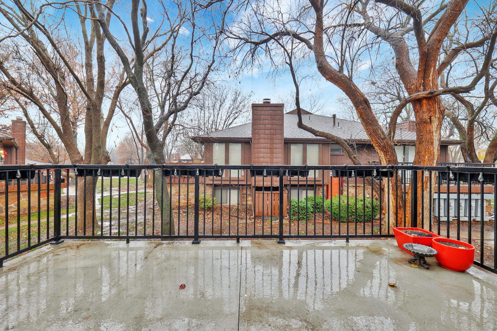 Wichita, Kansas 67215, United States, 2 Bedrooms Bedrooms, ,2 BathroomsBathrooms,Residential,Pending,67877