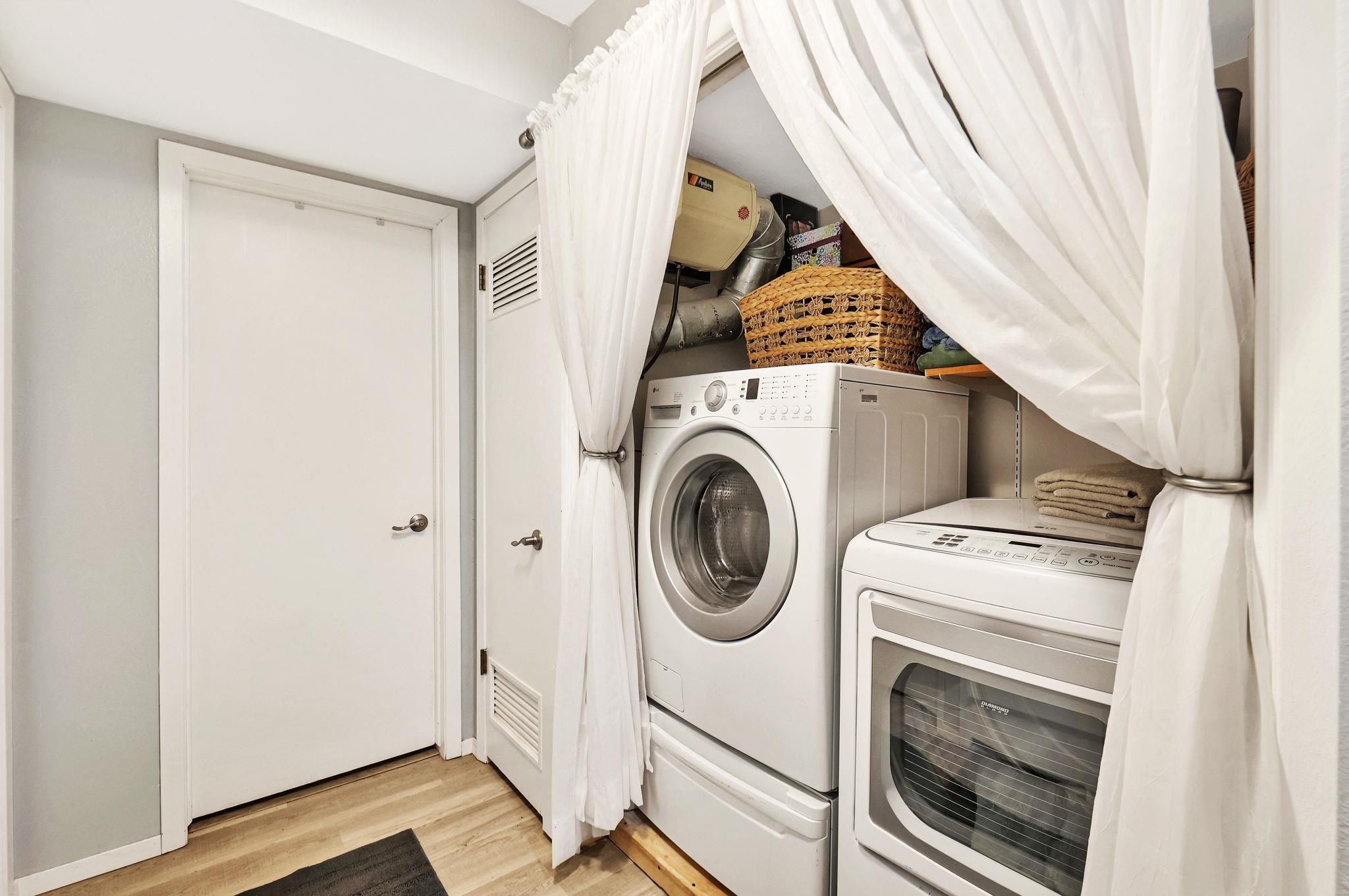 Wichita, Kansas 67215, United States, 2 Bedrooms Bedrooms, ,2 BathroomsBathrooms,Residential,Pending,67877