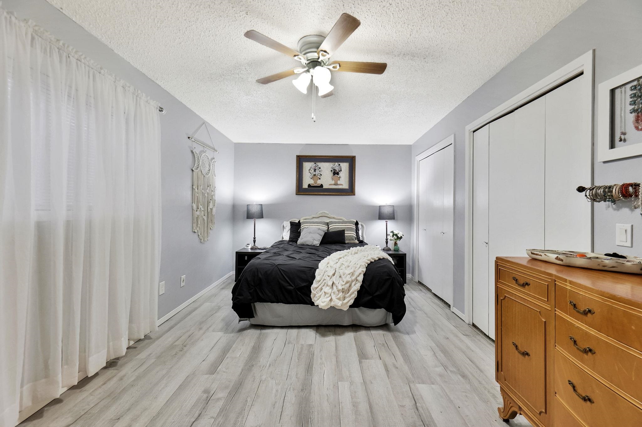 Wichita, Kansas 67215, United States, 2 Bedrooms Bedrooms, ,2 BathroomsBathrooms,Residential,Pending,67877