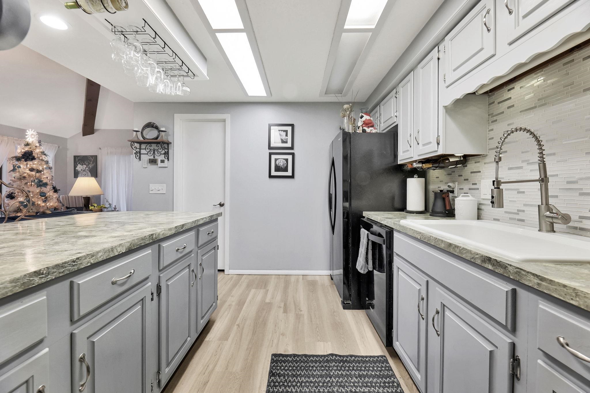 Wichita, Kansas 67215, United States, 2 Bedrooms Bedrooms, ,2 BathroomsBathrooms,Residential,Pending,67877