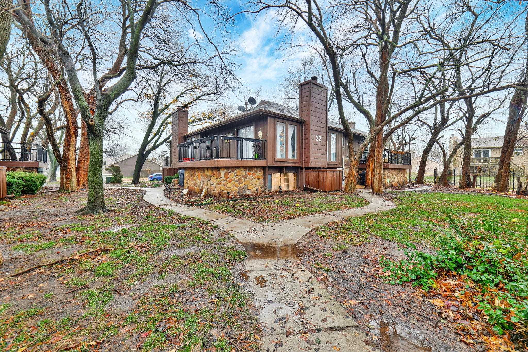 Wichita, Kansas 67215, United States, 2 Bedrooms Bedrooms, ,2 BathroomsBathrooms,Residential,Pending,67877