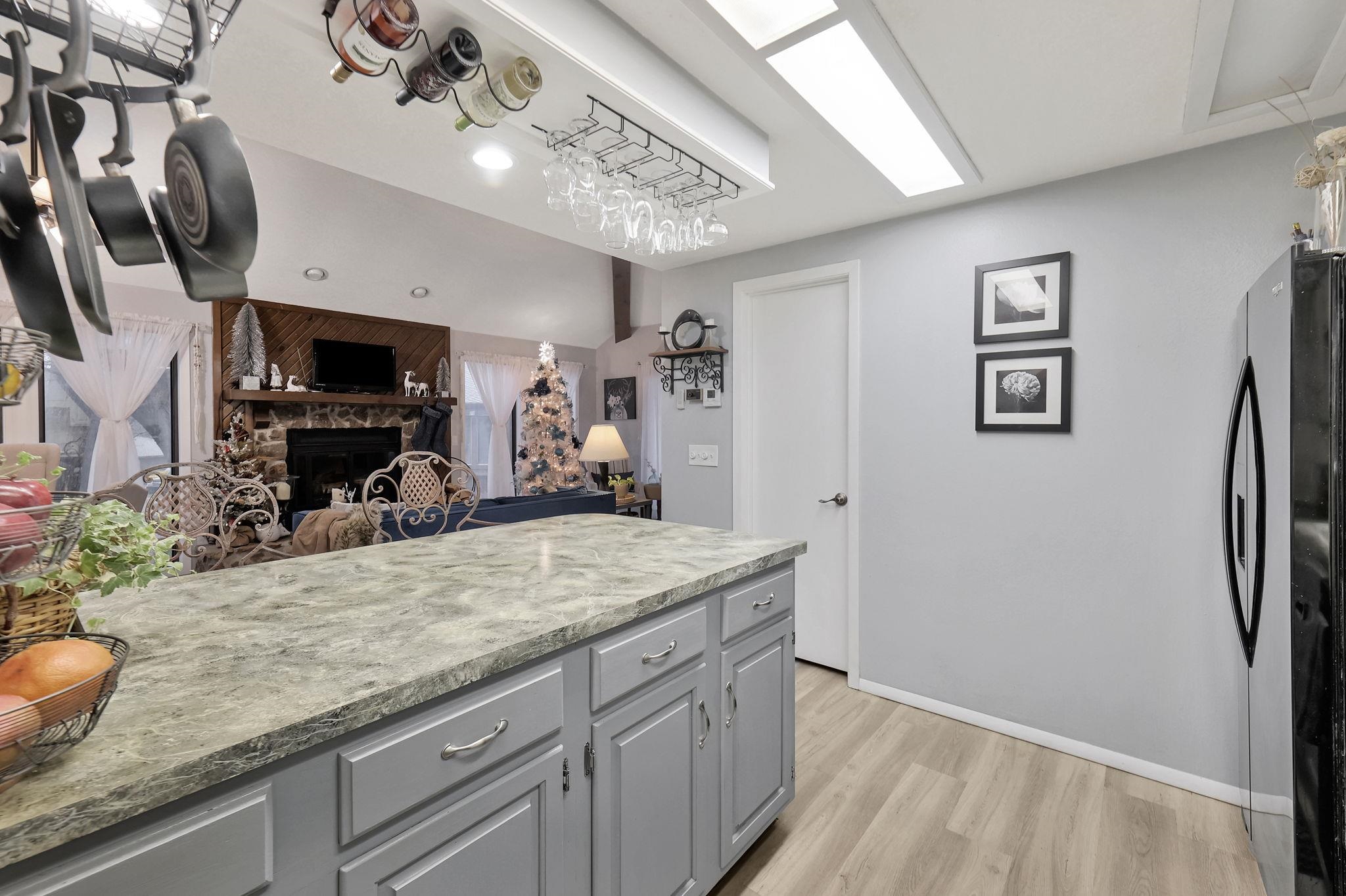 Wichita, Kansas 67215, United States, 2 Bedrooms Bedrooms, ,2 BathroomsBathrooms,Residential,Pending,67877