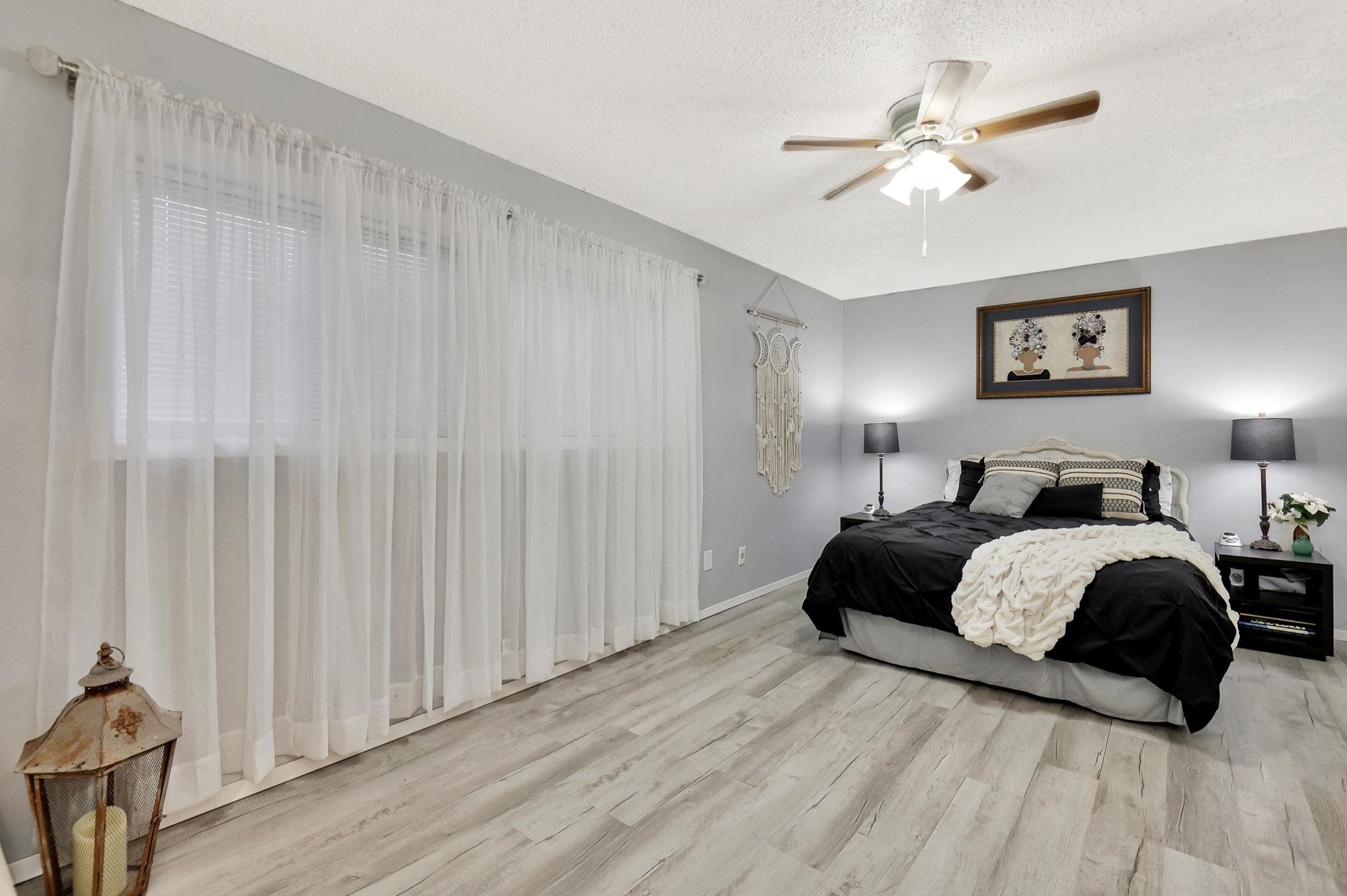 Wichita, Kansas 67215, United States, 2 Bedrooms Bedrooms, ,2 BathroomsBathrooms,Residential,Pending,67877