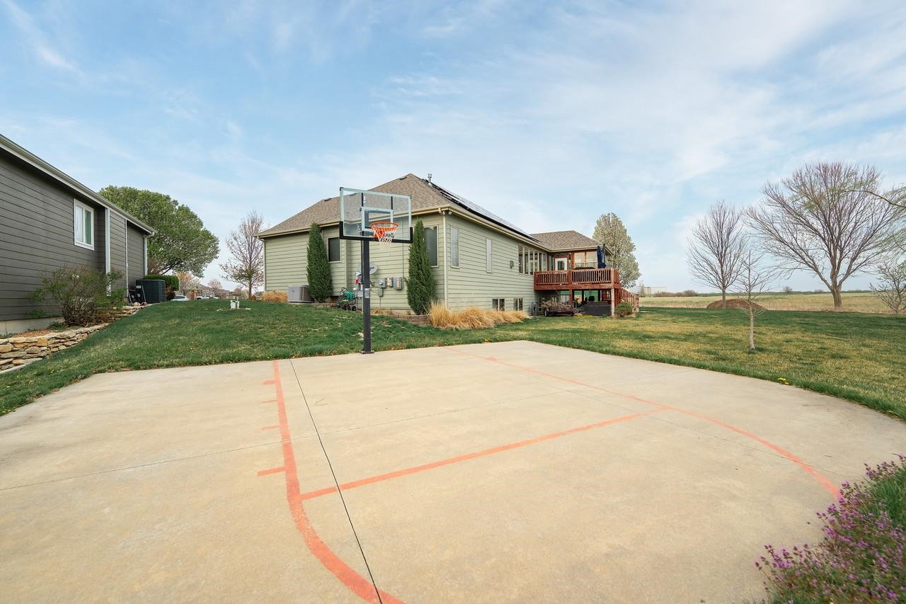 429 Greystone Dr, Salina, Kansas image 23