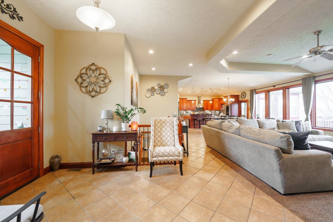 429 Greystone Dr, Salina, Kansas image 2