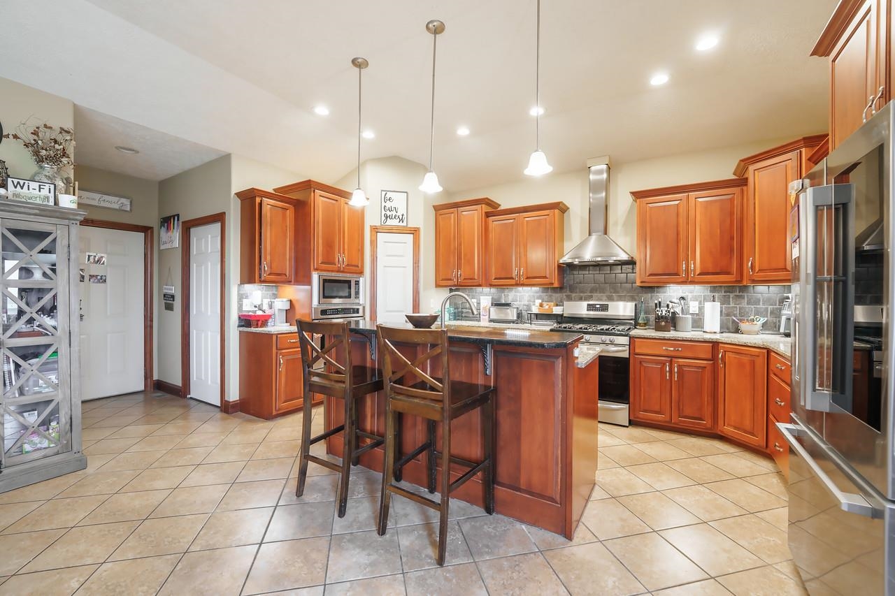 429 Greystone Dr, Salina, Kansas image 6