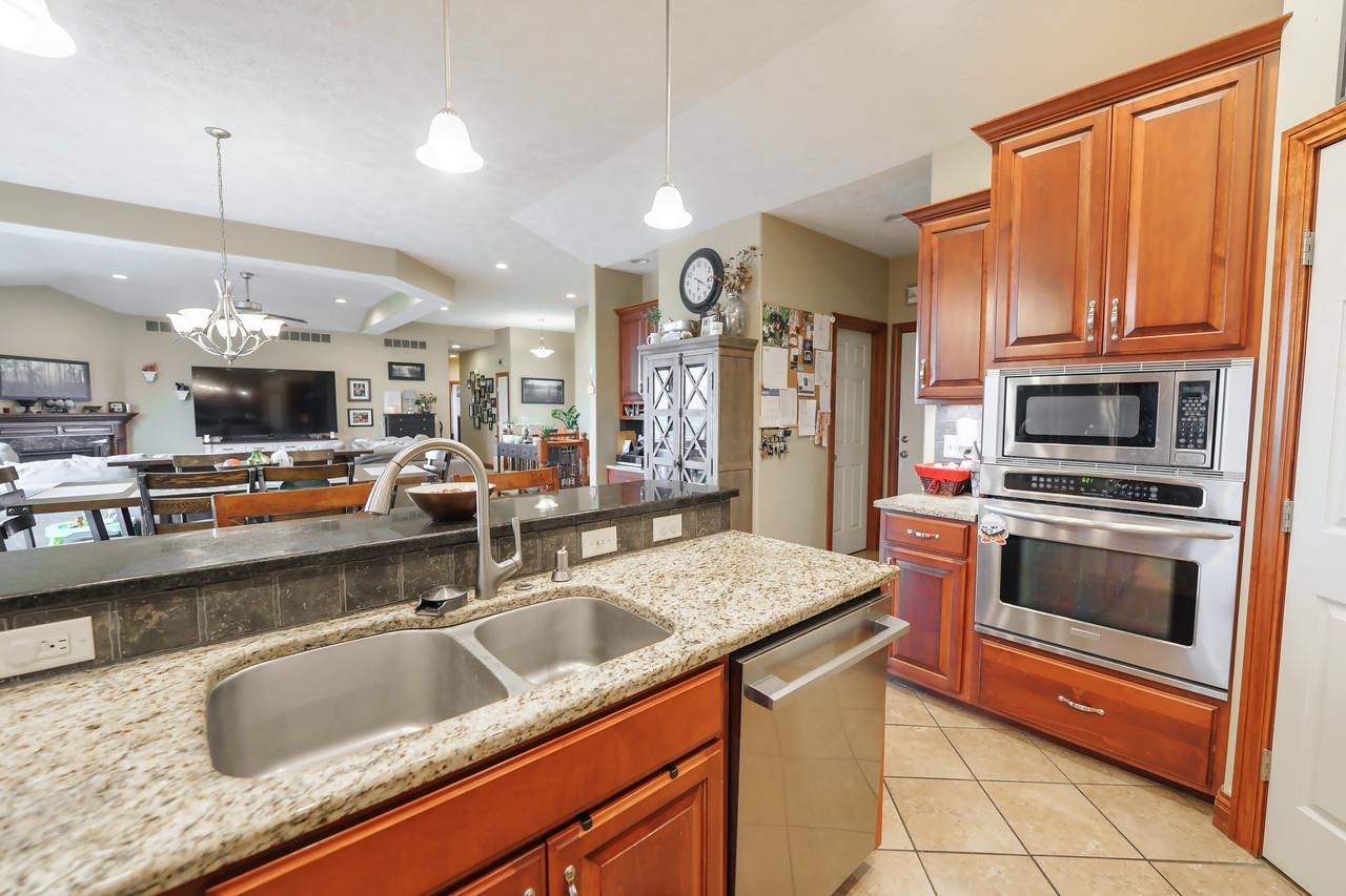 429 Greystone Dr, Salina, Kansas image 8