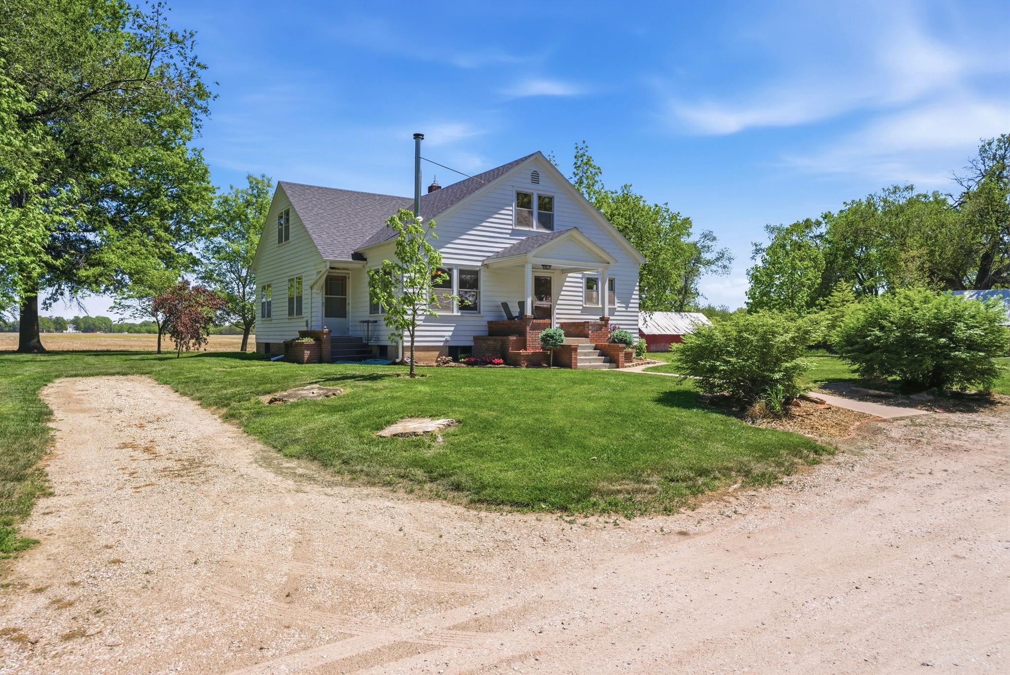 Hesston, Kansas, 67062, United States, 5 Bedrooms Bedrooms, ,2 BathroomsBathrooms,Residential,Active,2042678