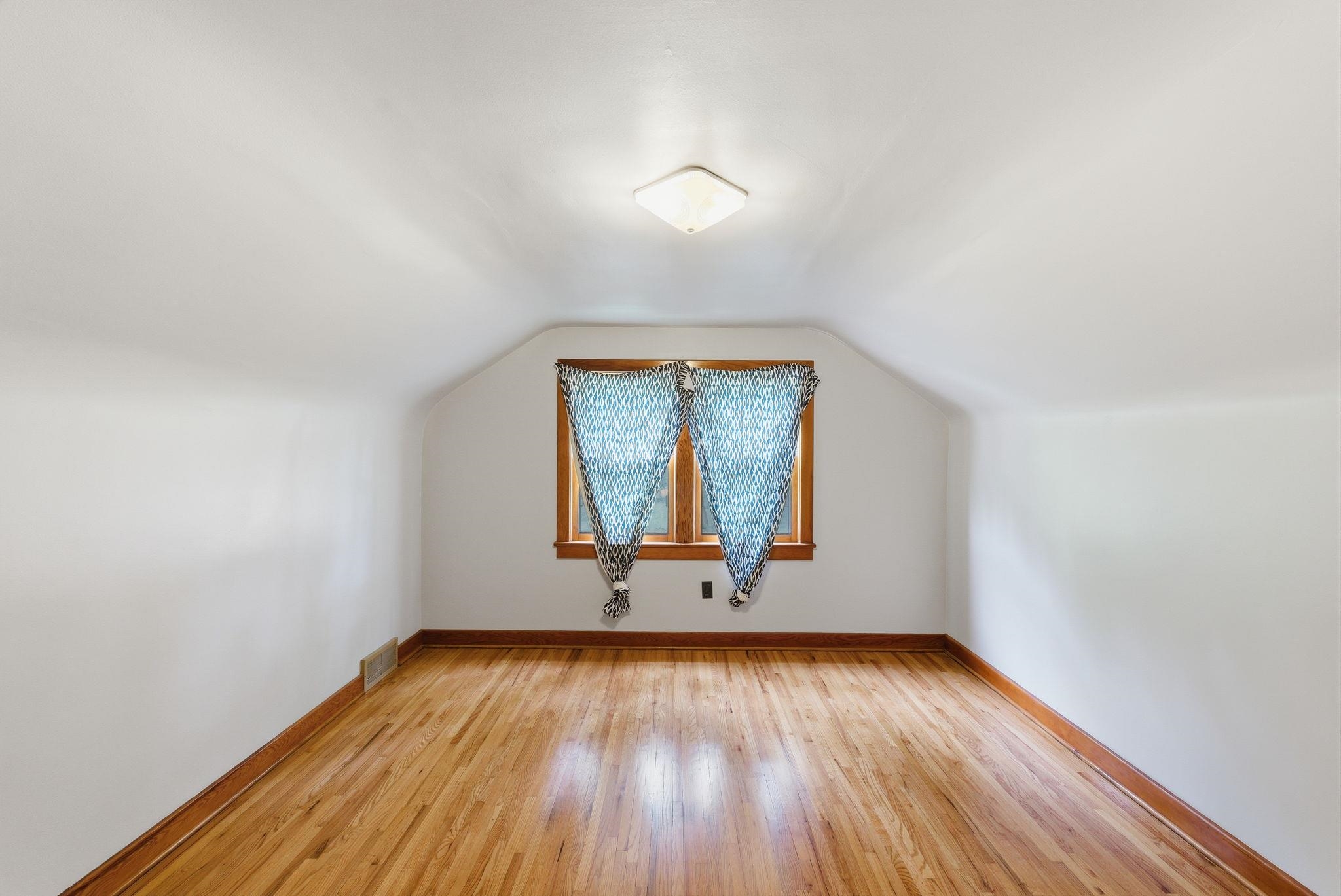 Hesston, Kansas, 67062, United States, 5 Bedrooms Bedrooms, ,2 BathroomsBathrooms,Residential,Active,2042678