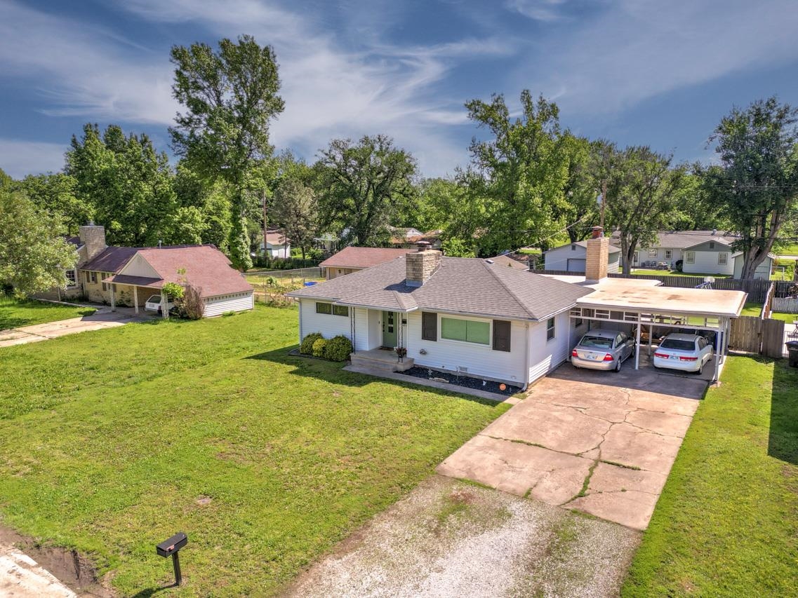 1208 N A St, Arkansas City, Kansas image 2