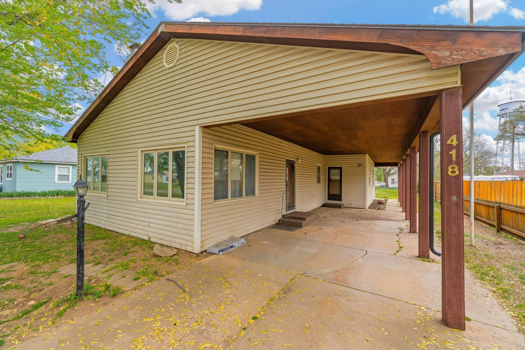 418 S Briarwood, Norwich, Kansas image 3