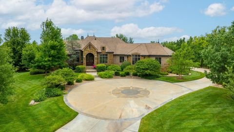 Homes For Sale - 211 E Cedar Ridge Ct<br/> Andover, KS 67002