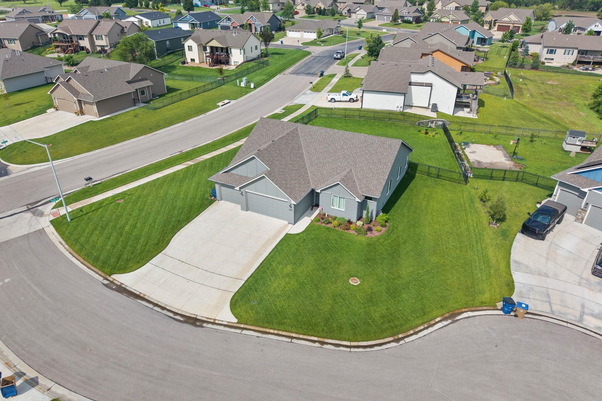 2245 S Nicole Cir, Andover, Kansas image 2