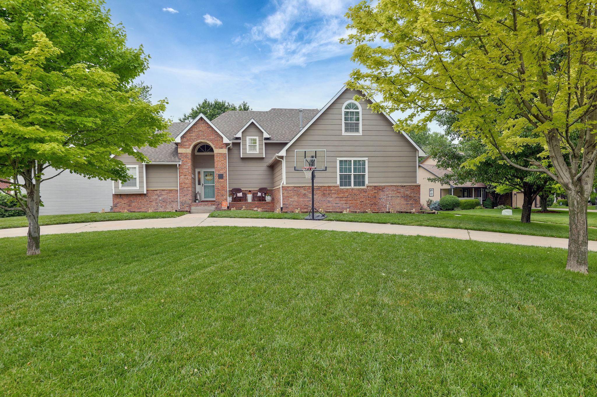 416 Country Hills Dr, Augusta, Kansas image 1