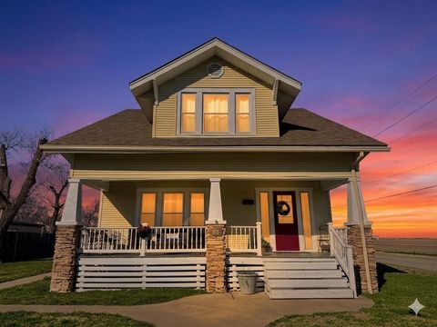 Homes For Sale - 315 N Madison St<br/> Marion County, Hillsboro, KS 67063