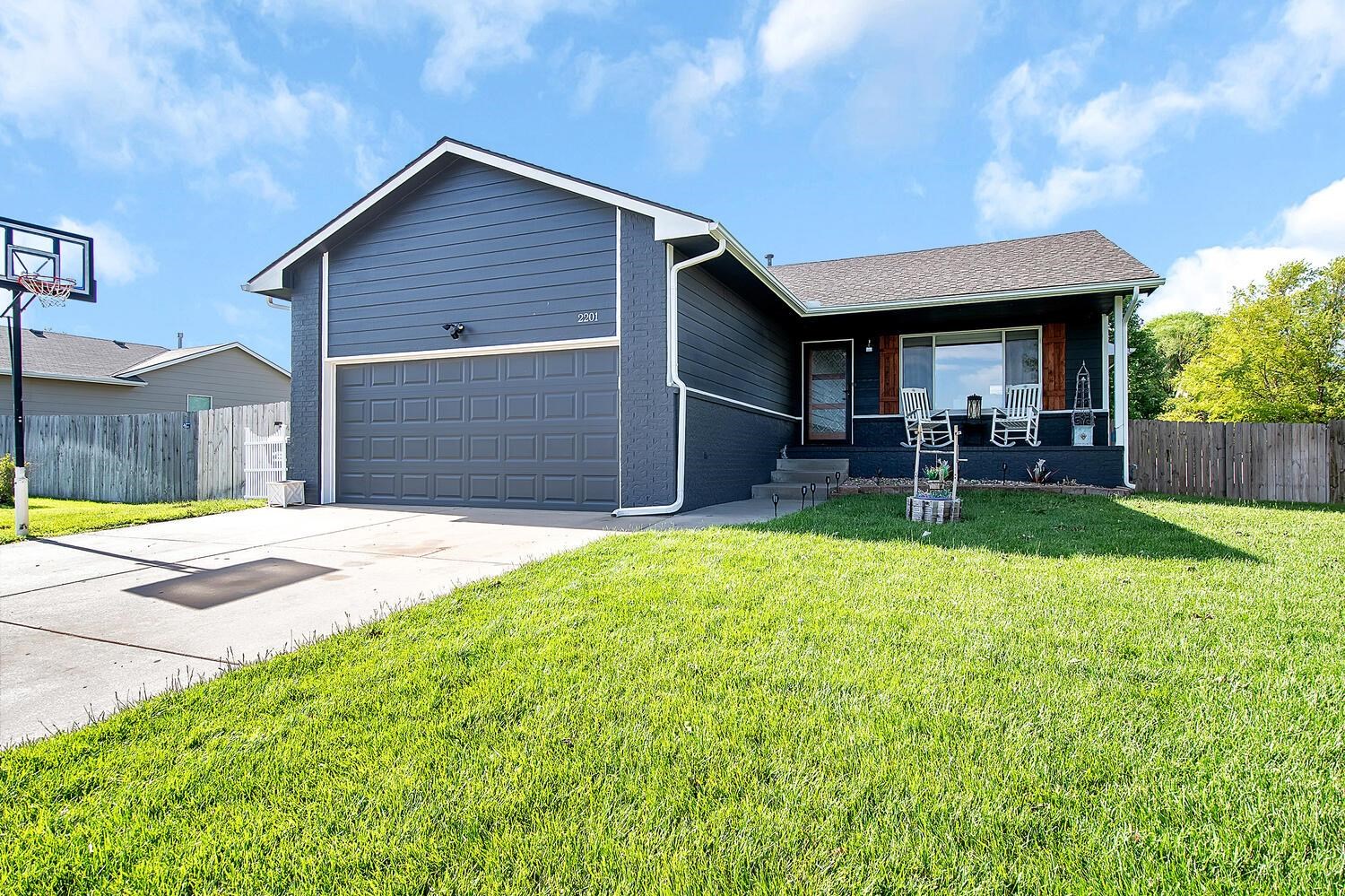 2201 E Spring Hill Dr, Goddard, Kansas image 1