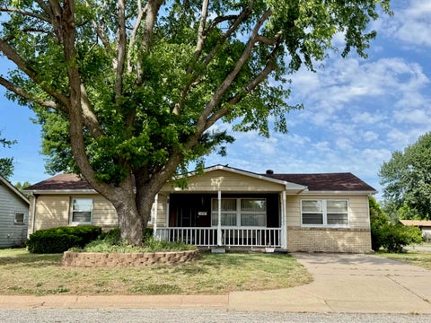 Homes For Sale - 1318 N Park St<br/> Wellington, KS 67152