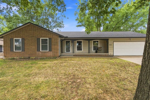 Homes For Sale - 925 E Wedgewood Dr<br/> Derby, KS 67037