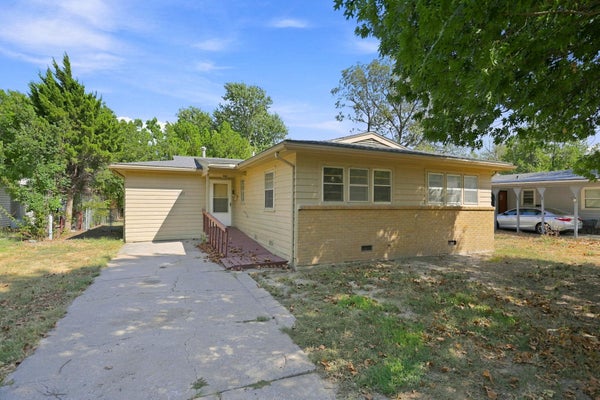 2822 S SANTA FE ST, WICHITA, KS 67216 - Image a7cb8ddf8fc4546576821adb2effbfa1/4130555348
