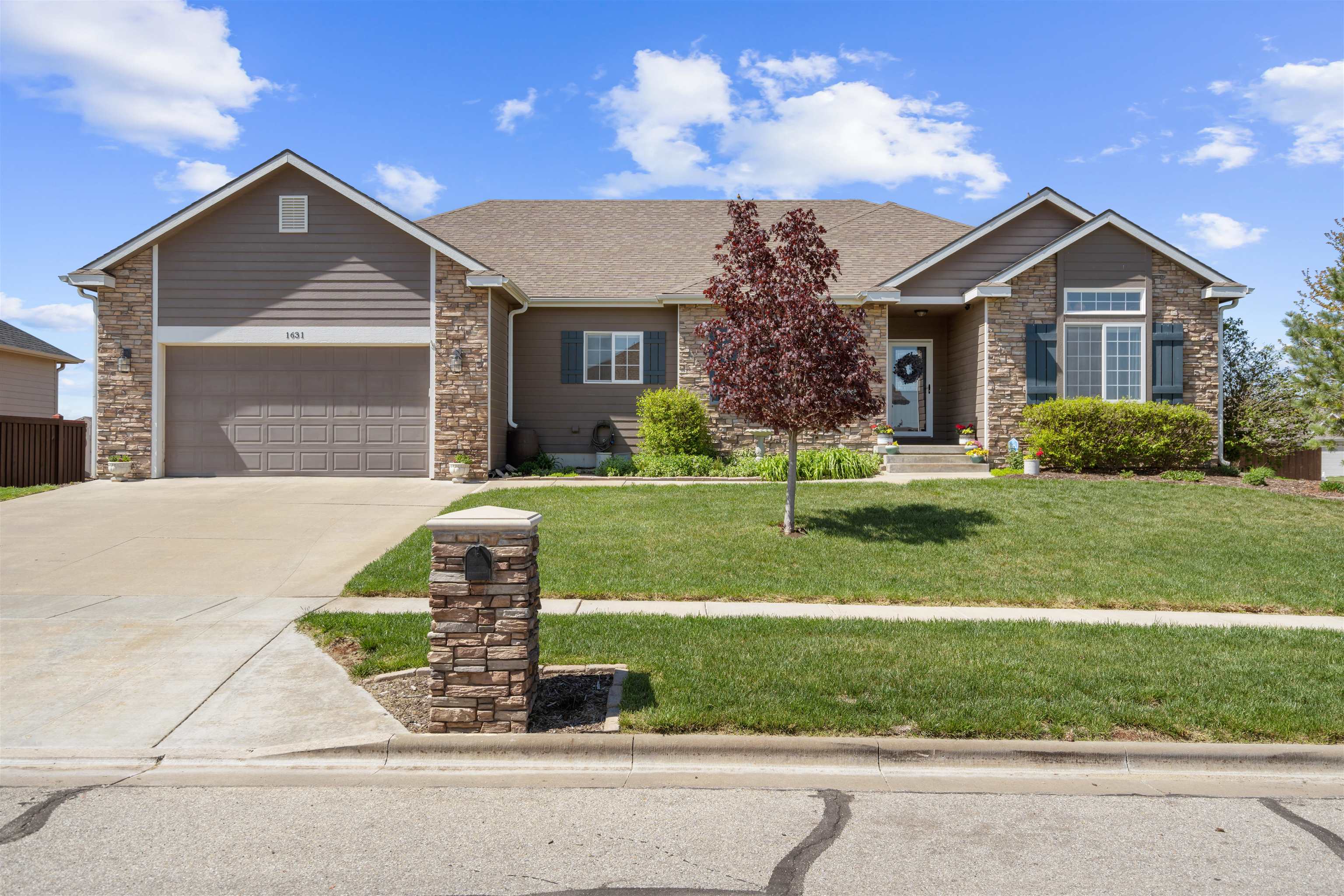 1631 Tanglewood Ln, Salina, Kansas image 1