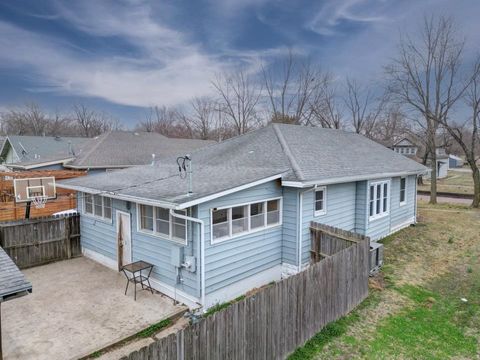 Tiny photo for 516 E 15th Ave, Winfield, KS 67156 (MLS # 669266)