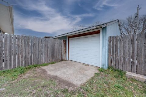 Tiny photo for 516 E 15th Ave, Winfield, KS 67156 (MLS # 669266)