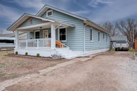Tiny photo for 516 E 15th Ave, Winfield, KS 67156 (MLS # 669266)