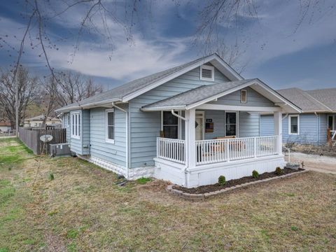 Tiny photo for 516 E 15th Ave, Winfield, KS 67156 (MLS # 669266)