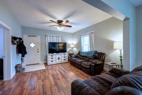 Tiny photo for 516 E 15th Ave, Winfield, KS 67156 (MLS # 669266)