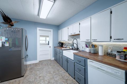 Tiny photo for 516 E 15th Ave, Winfield, KS 67156 (MLS # 669266)